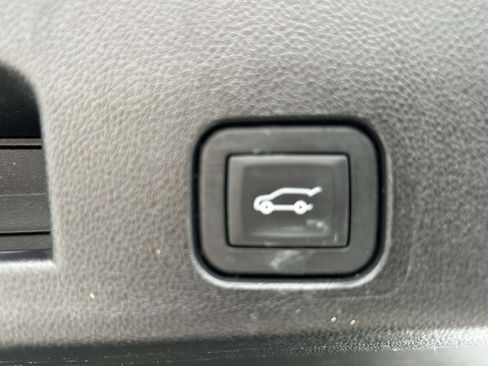 Used 2025 Buick Enclave Preferred image 18