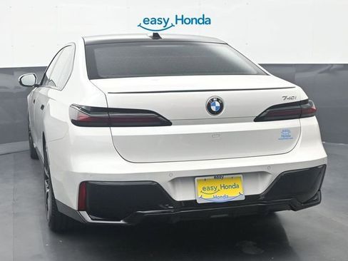 Used 2023 BMW 740i w/ Executive Package RWD image 6