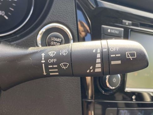 Used 2018 Nissan Rogue SV image 24