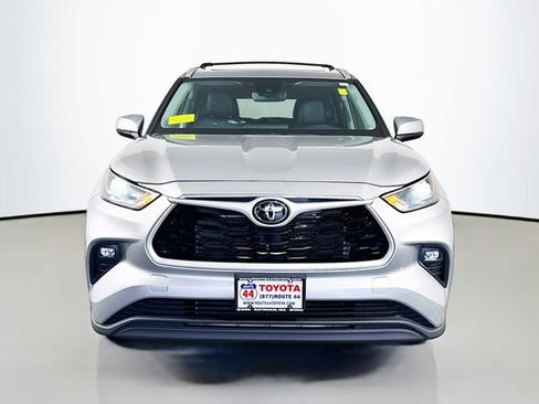 Used 2023 Toyota Highlander XLE FWD image 11