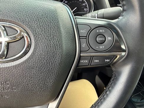 Used 2018 Toyota Camry XLE FWD image 25