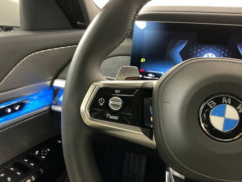Certified 2025 BMW 760i xDrive w/ Luxury Rear Seating Package AWD/4WD image 15