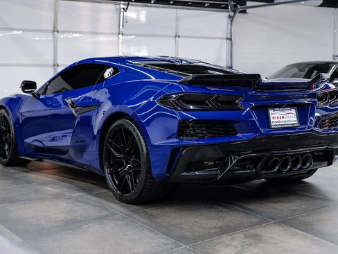 Used 2025 Chevrolet Corvette Z06 w/ Battery Protection Package image 17