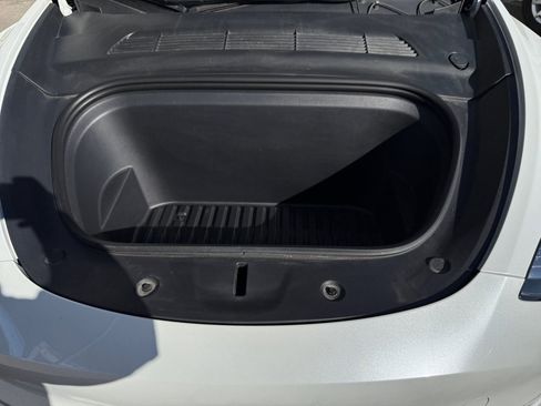 Used 2023 Tesla Model Y Long Range image 18