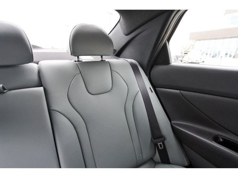 Used 2024 Hyundai Elantra Limited image 13