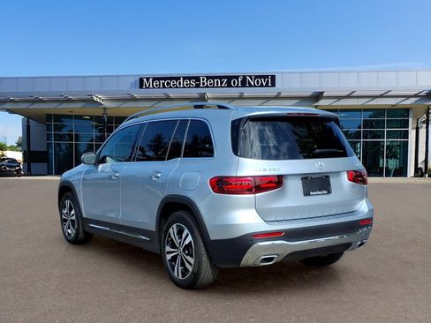 Used 2025 Mercedes-Benz GLB 250 4MATIC image 3