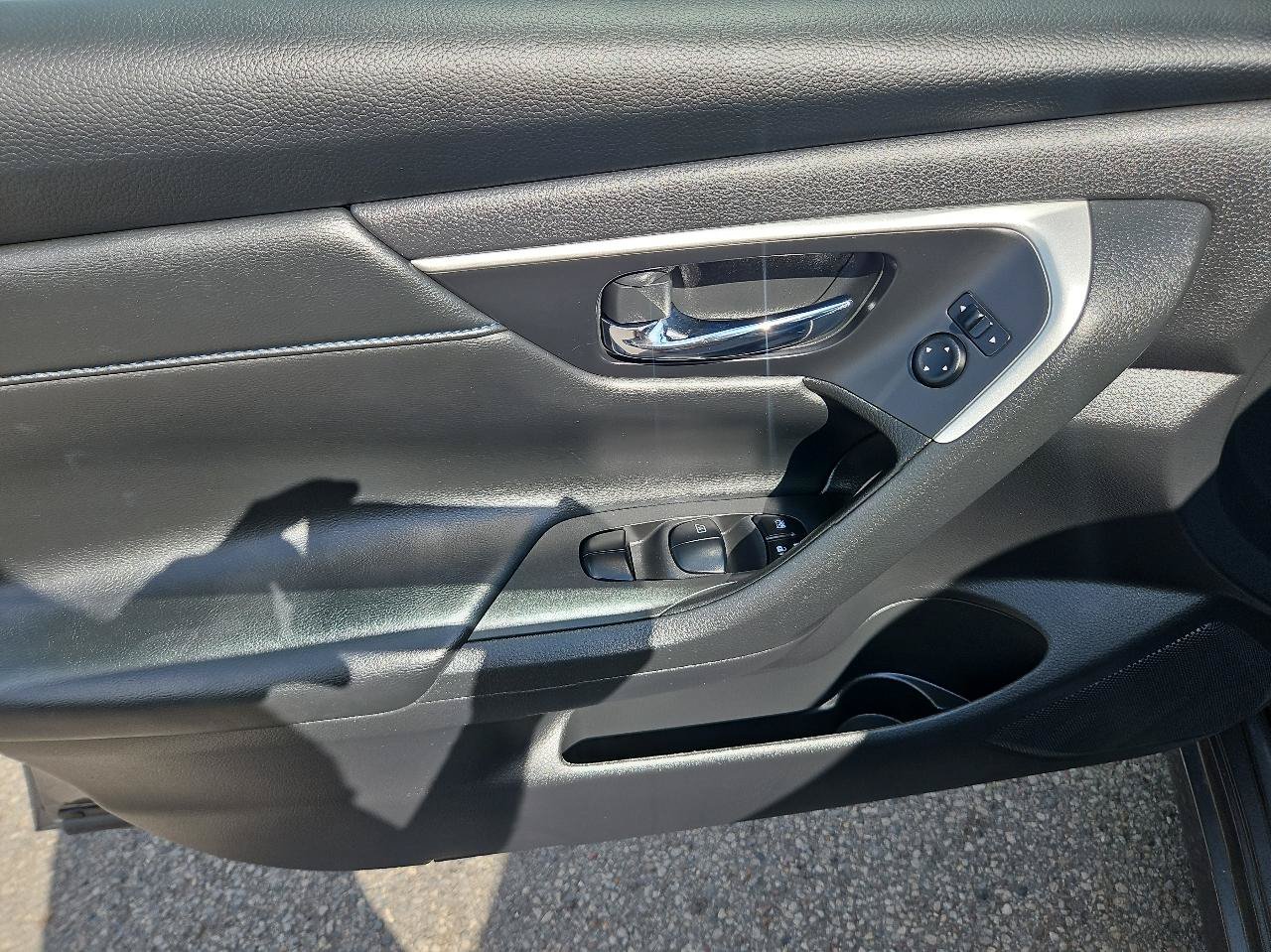 Used 2017 Nissan Altima 2.5 SR FWD image 14