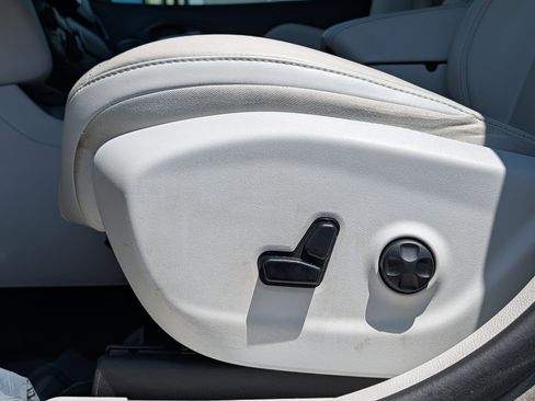 Used 2019 Jeep Cherokee Limited w/ Luxury Group image 22