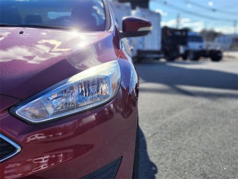 Used 2017 Ford Focus SE image 10