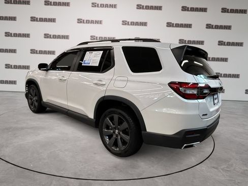 Certified 2023 Honda Pilot Sport image 3