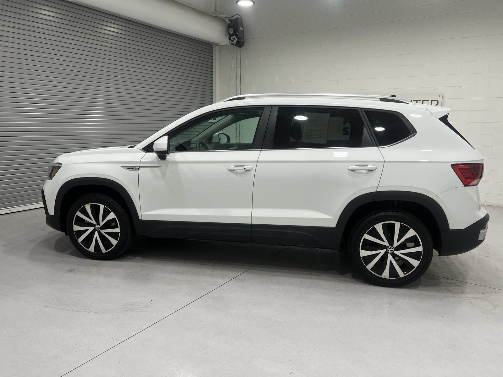 Used 2024 Volkswagen Taos SE FWD image 5