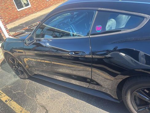 Used 2017 Ford Mustang Coupe RWD image 7