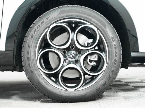 New 2025 Alfa Romeo Tonale AWD/4WD image 9