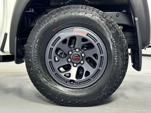 Used 2025 Nissan Frontier PRO-4X image 38