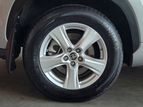 Certified 2024 Toyota Highlander LE image 5