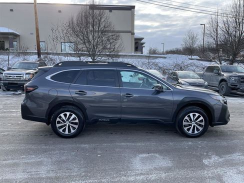 Used 2025 Subaru Outback Premium image 6
