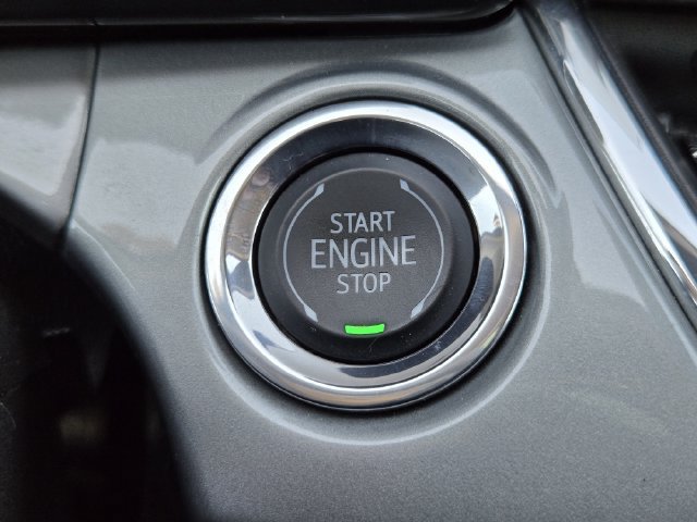 Used 2025 Chevrolet Trax LT FWD image 22