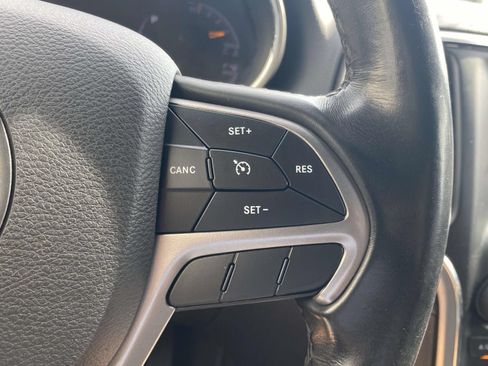 Used 2019 Jeep Grand Cherokee Laredo RWD image 21