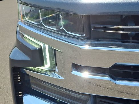 Used 2021 Chevrolet Silverado 1500 LT AWD/4WD image 9