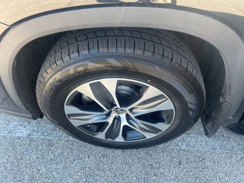 Used 2021 Toyota Highlander XLE image 17