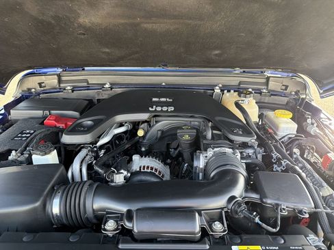 Used 2018 Jeep Wrangler Sport image 32