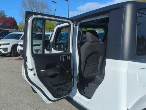 Used 2022 Jeep Gladiator Sport AWD/4WD image 25