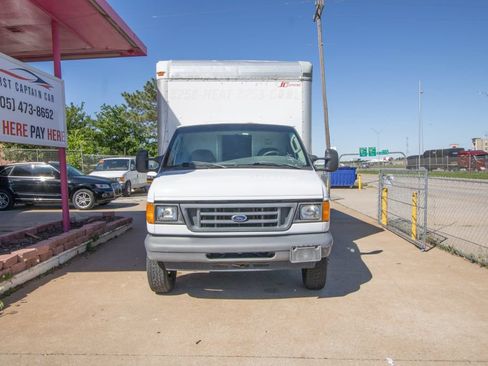 Used 2007 Ford E-350 and Econoline 350 Super Duty RWD image 2