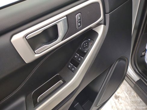 Used 2021 Ford Explorer XLT w/ Equipment Group 202A image 14