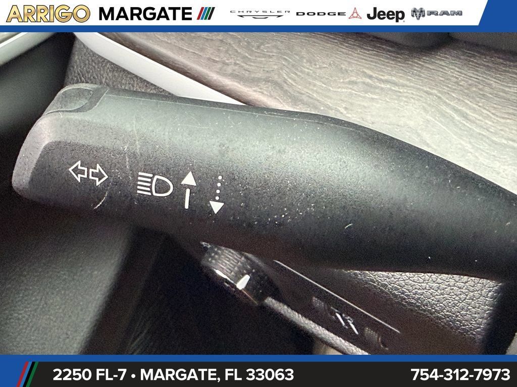 Used 2025 Jeep Grand Cherokee Limited RWD image 31