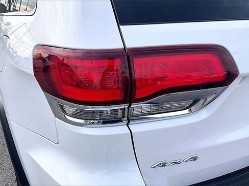 Used 2021 Jeep Grand Cherokee Laredo X image 27