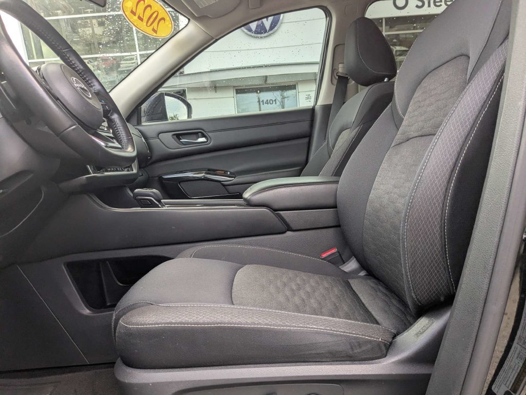 Used 2022 Nissan Pathfinder SV FWD image 2