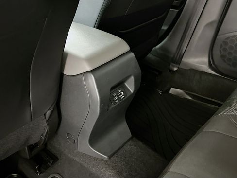 Used 2024 Subaru Crosstrek 2.0i Premium image 27