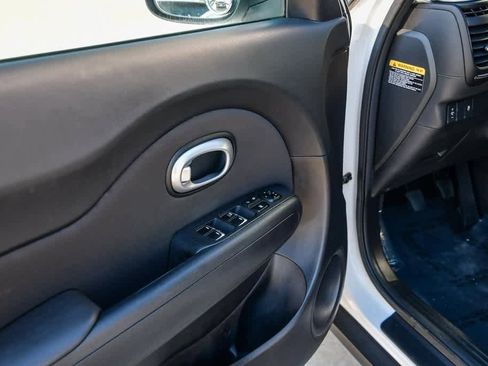 Used 2019 Kia Soul image 21