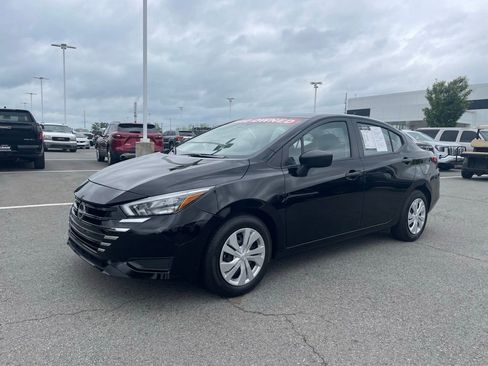 Used 2025 Nissan Versa S FWD image 3
