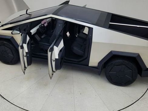 Used 2024 Tesla Cybertruck AWD Crew Cab image 82