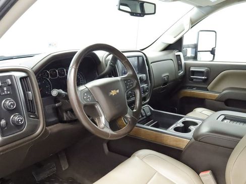 Used 2020 Chevrolet Silverado 1500 LT Trail Boss AWD/4WD image 30