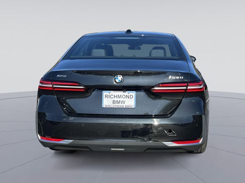 New 2025 BMW 530i xDrive w/ Premium Package image 4