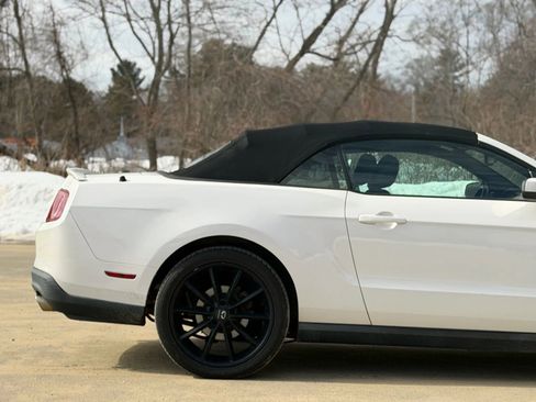 Used 2010 Ford Mustang GT Premium image 12