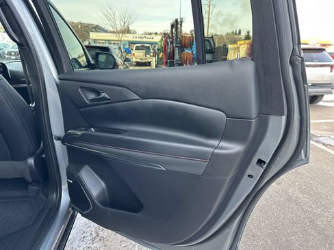 Used 2024 Chevrolet Traverse RS AWD/4WD image 40