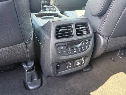 Used 2022 Honda Pilot Elite image 32