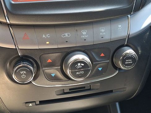 Used 2018 Dodge Journey Crossroad w/ Driver Convenience Group FWD image 21