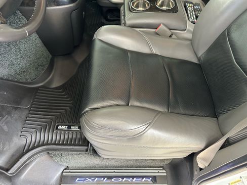 Used 2020 Chevrolet Express 2500 w/ Enhanced Convenience Package RWD image 23