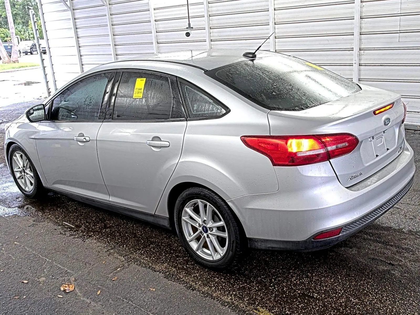 Used 2016 Ford Focus SE FWD image 2
