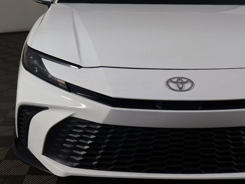 Used 2025 Toyota Camry SE image 11