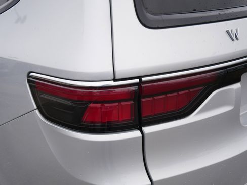 Used 2024 Jeep Wagoneer L Series II image 17