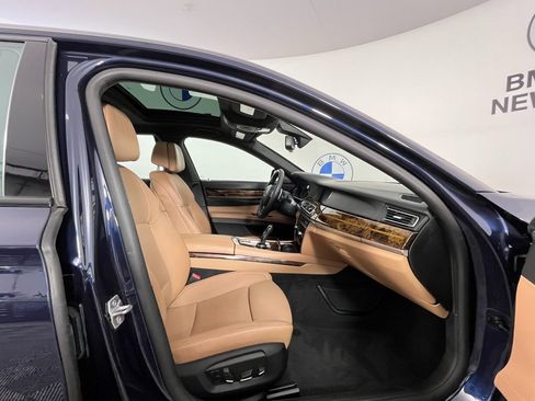 Used 2015 BMW 750Li xDrive image 21