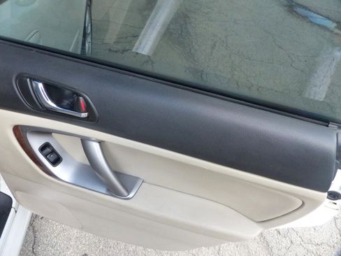 Used 2009 Subaru Legacy 2.5i Limited image 14