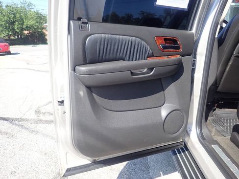 Used 2007 Chevrolet Avalanche LT w/ LT Preferred Equipment Group AWD/4WD image 14