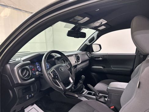 Used 2019 Toyota Tacoma TRD Sport w/ Technology Package AWD/4WD image 18