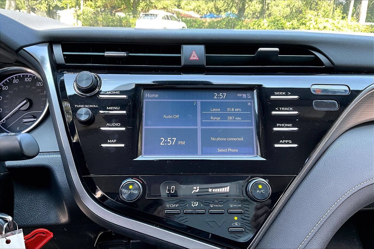 Used 2019 Toyota Camry SE FWD image 23